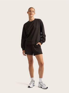 11. BOODY • NWT $110 weekend Crew Pullover PTP 21” ++